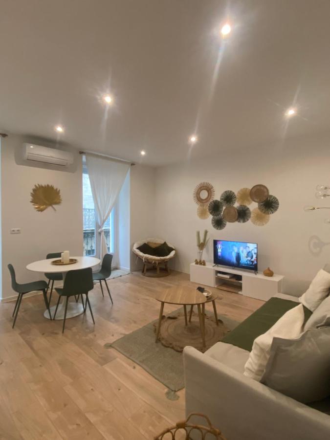 Le Casimir - Superbe T3 En Plein Centre Ville Renove Avec Gout - Wifi Béziers Kültér fotó